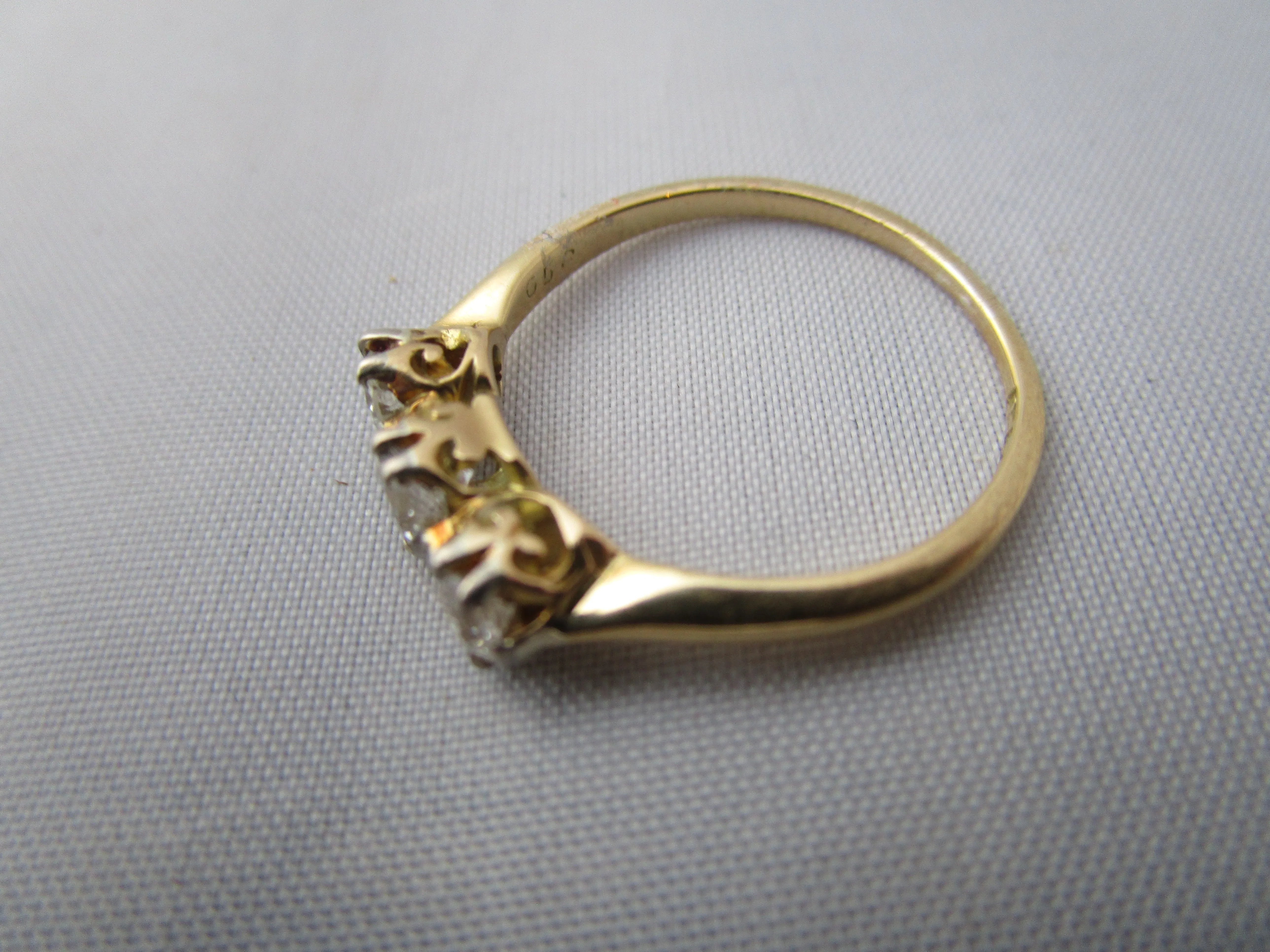 18k Yellow Gold And Diamond Trilogy Ring Vintage c1980