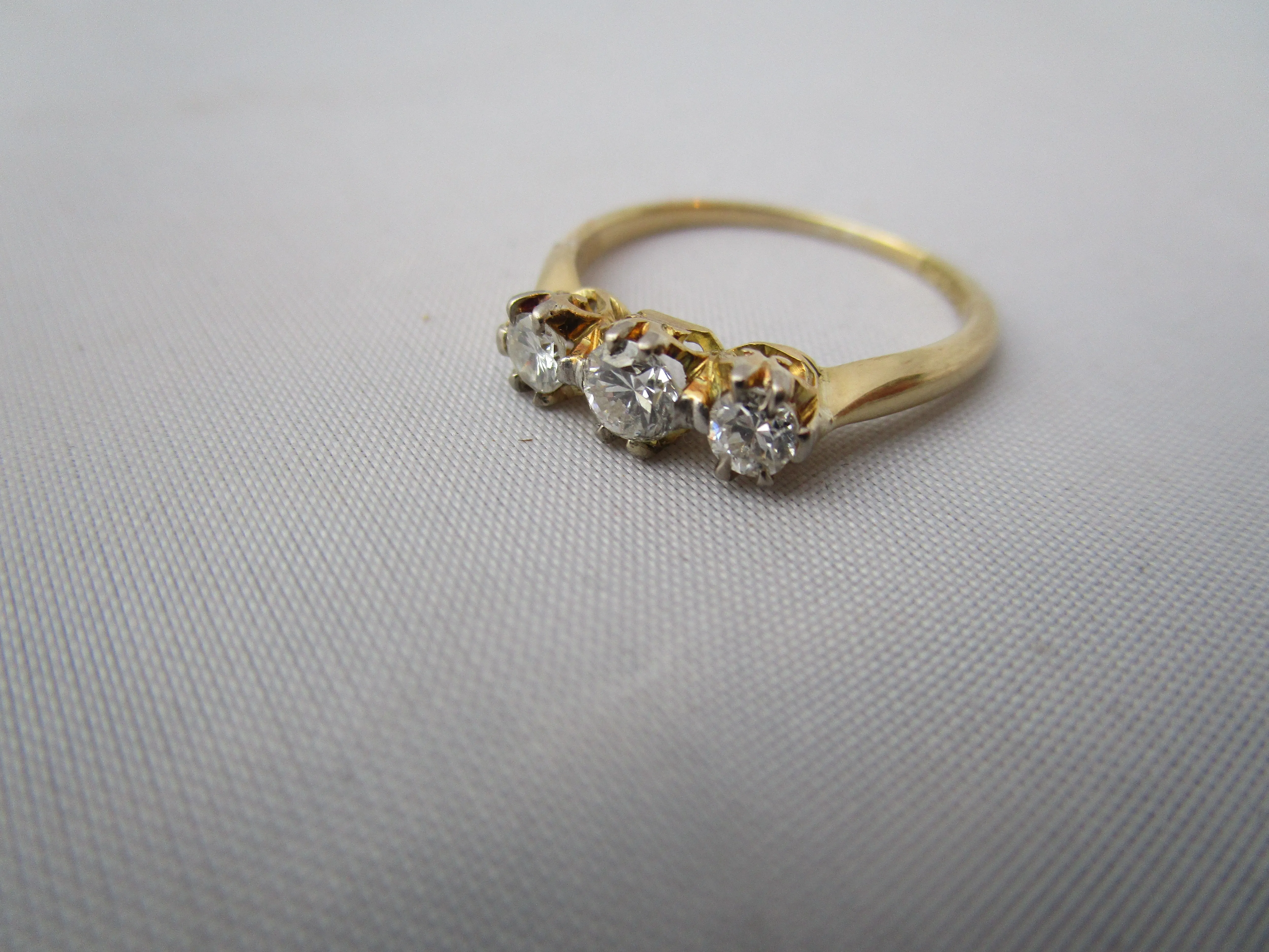 18k Yellow Gold And Diamond Trilogy Ring Vintage c1980