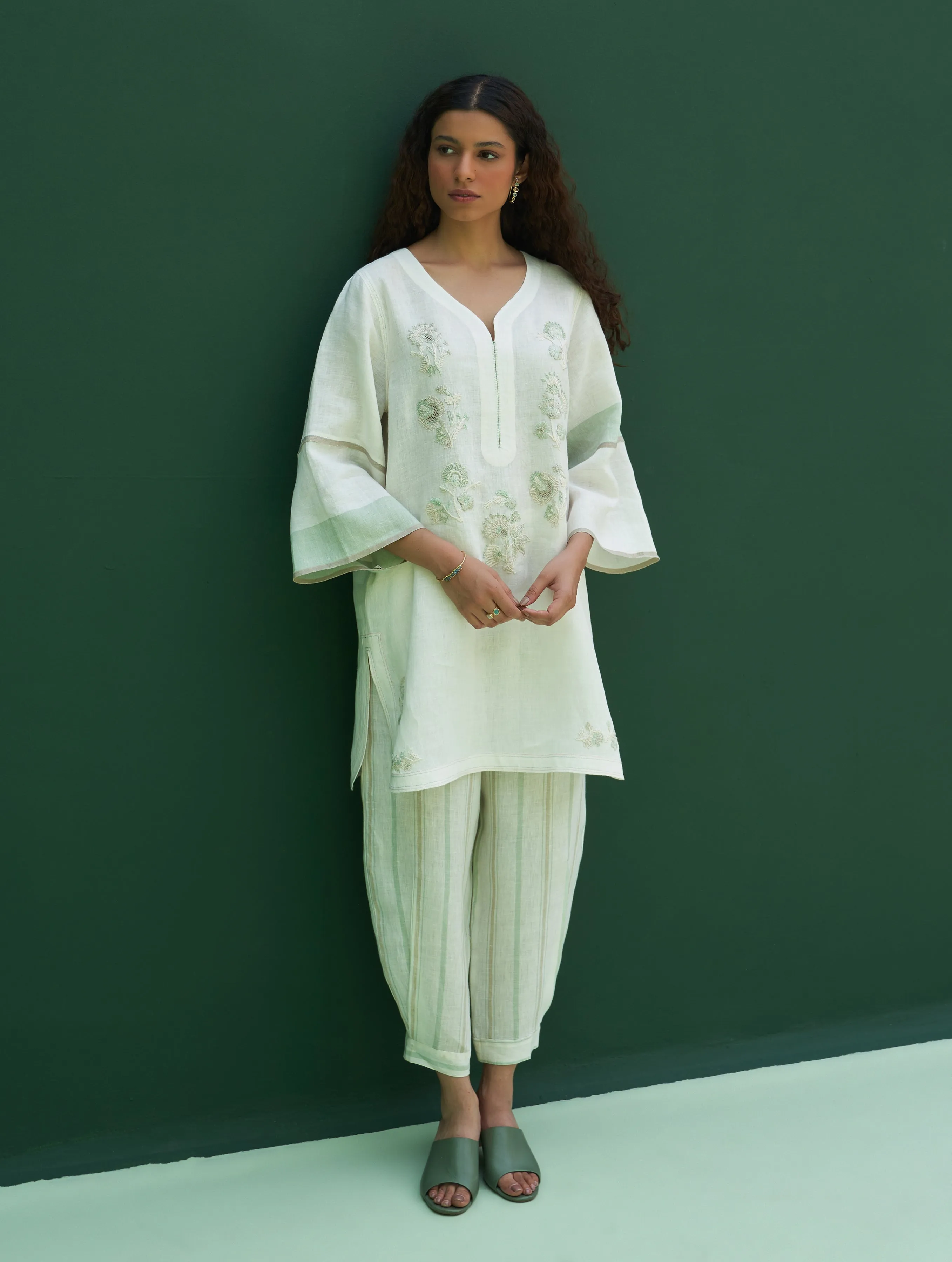 Insha Hand-Embroidered Kurta Set - Ivory