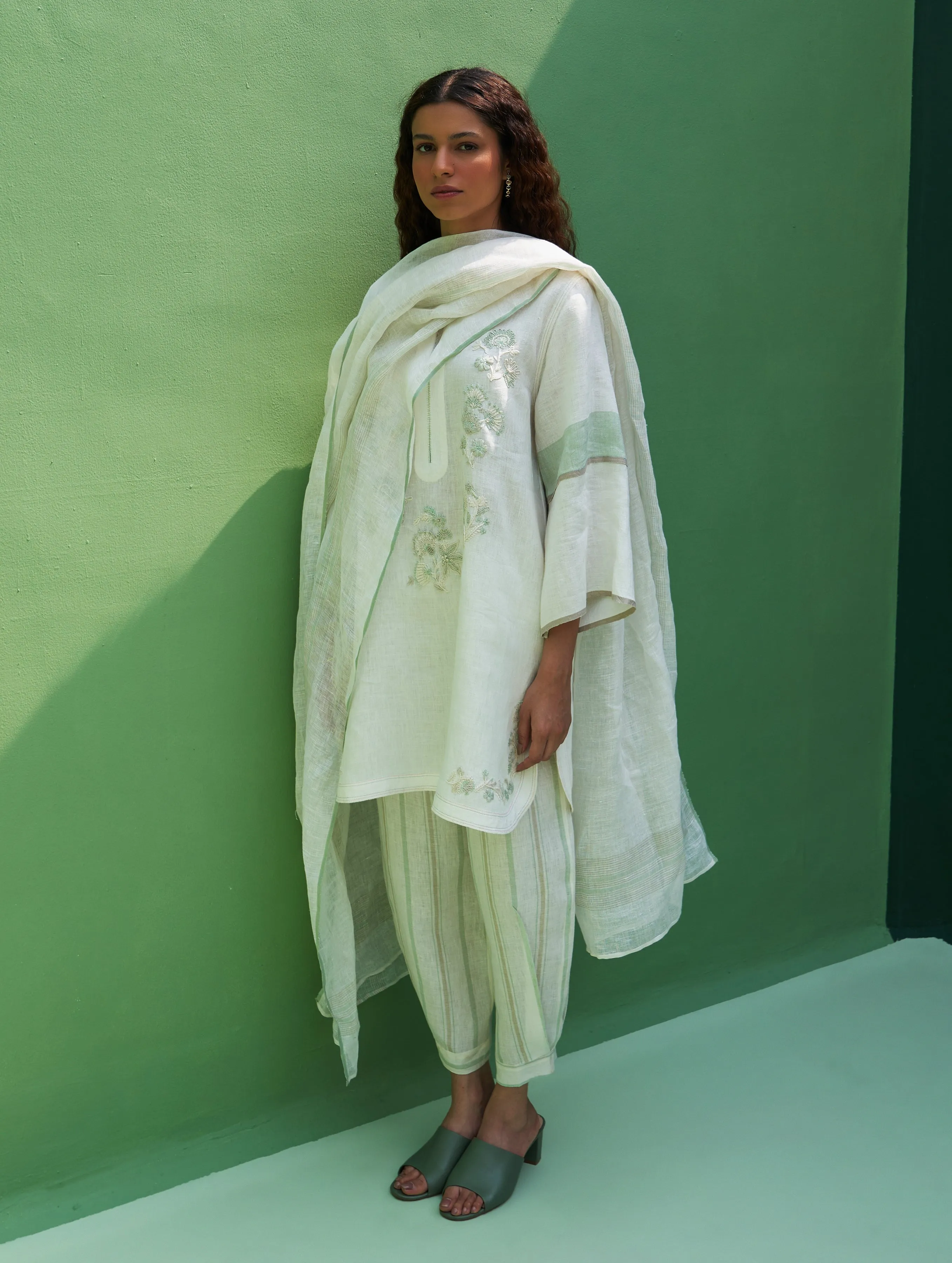 Insha Hand-Embroidered Kurta Set - Ivory